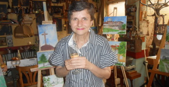 Художничка от дома край Пъстрогор представи първата си самостоятелна изложба