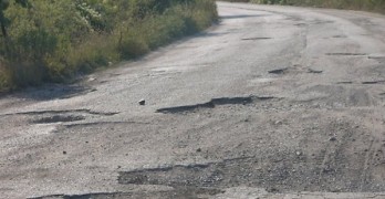 Пет села готови на протест заради разбит път и държавно безхаберие