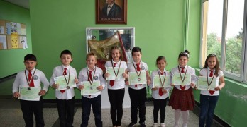Първокласници от СОУ „Д-р Петър Берон” спечелиха 8 медала от международен турнир