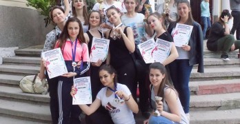 „Златните момичета” с четири купи и медали от конкурса „Дъга от таланти”