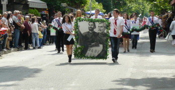 С празнично шествие отбелязахме 24 май, в ПГССИ „Христо Ботев“ изпратиха абитуриентите