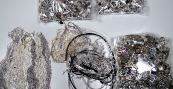 Задържаха близо 1,5 кг контрабандни висококачествени сребърни накити