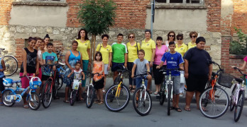Дамите от Лайънс клуб „Свилена“ усмихнаха 20 деца, подарявайки им колела