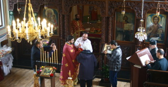 На храмовия празник: Миряни препълниха “Св. Йоан Рилски” за литургията, водена от Януарий