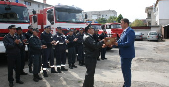 Министър Бъчварова даде колективна награда на свиленградските пожарникари