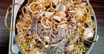 Задържаха златни накити за над 85 000 лева