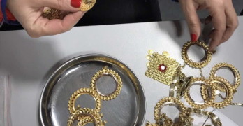 Задържаха златни накити за над 50 000 лева