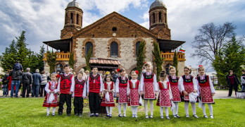Свиленградчани напълниха църквите за Цветница