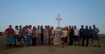 Осветиха триметров християнски кръст в Младиново