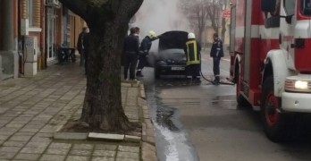 „Опел“ изгоря пред музея в Свиленград