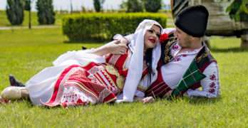 Свиленградчани си казаха „да“, облечени в народни носии