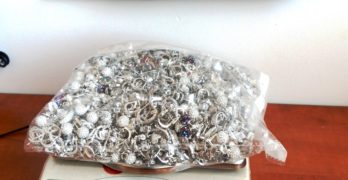 Откриха сребърни накити в бельото на румънка
