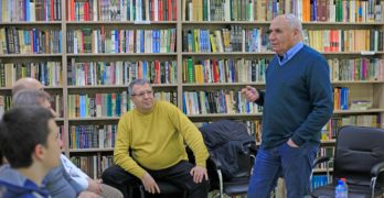 Разказвачът Симеон Идакиев на среща-разговор в свиленградската библиотеката