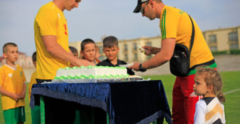 С 15-килограмова торта завърши сезонът за най-малките футболисти в Свиленград