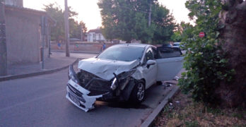 Турски автомобил натресе SEAT пред Васил Левски в Свиленград