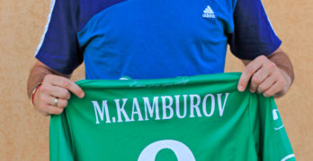 Таско Попов обявява на търг култови фланелки на Владо Стоянов и Мартин Камбуров, в помощ на Никол