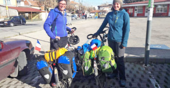 Млади французойки се отбиха в Свиленград, пътувайки с колелата си до Монголия