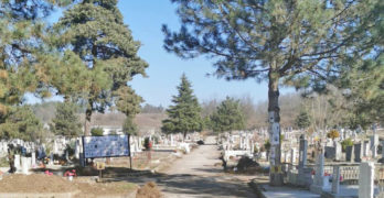 Чистят свиленградските гробища преди Голяма Задушница