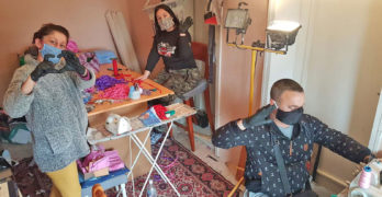 Шивачка от Любимец уши безплатни маски за всички жители на две села