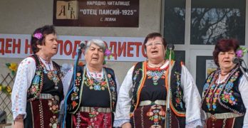 В село Левка , Свиленградско тръгна традиционната маскарадна процесия