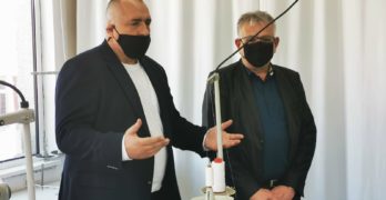 Бойко Борисов към шивачки в Хасково: Вашият труд е изключително важен в този момент