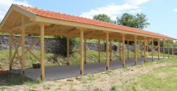 Дарители изградиха дървен навес в двора на църквата в с. Йерусалимово