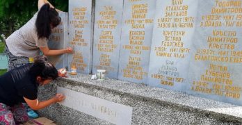 Две жени обновиха надписите върху паметници в села на община Свиленград