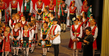 Триумф на народните танци и песни бе юбилейният концерт на свиленградските танцови състави