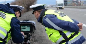 Продължителна полицейска акция не спира джигитите на пътя, нови 144 снимки за превишена скорост в Хасковско