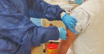 Д-р Ермов, веднага след като се ваксинира: Ваксинирането на медиците от първа линия в „МБАЛ-Свиленград“ върви по график и без усложнения