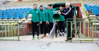 Емблематичният Мавроди Попов лисна вода пред „южняците“ преди да стъпят на терена за първа тренировка