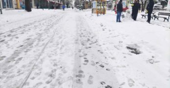 В центъра на Свиленград мъже правят снежен човек, обстановката в Хасковско е спокойна