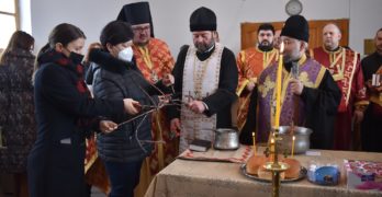Областният управител на област Хасково д-р Стефка Здравкова участва в ритуала по зарязване на лозята в Харманли