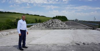 Областният управител вика шефовете на Областното пътно управление и фирмата изпълнител, ще ги  пита за спрения ремонт на АМ „Марица“ край Свиленград