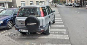 Забелязано в Свиленград: Паркиране по нашенски