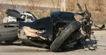 Мотоциклетист не спира на „Стоп“ в Любимец, влиза в свиленградската болница