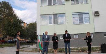 Кметът на Свиленград арх. Анастас Карчев откри санираните по проект на общината блокове в кв. „Простор”