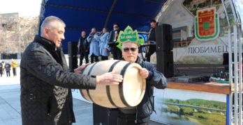 Георги Дрънгов е победителят в конкурса за най-добро домашно младо червено вино в Любимец