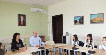 Третокласници питаха кмета на Свиленград как се управлява община