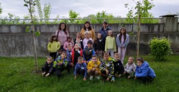Ученици от IОУ „Иван Вазов“-Свиленград се включиха в залесителна акция за Деня на Земята