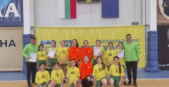 Малките хандбалистки на Свиленград Мария Манева и Пламена Николова бяха отличени на държавните финали за момичета до 11 години