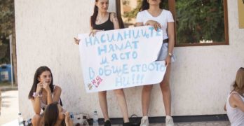 18-годишната Атина Иванова в Свиленград: Момчето, което наряза приятелката си с макетен нож, да бъде наказано подобаващо /видео/