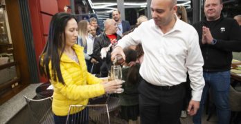 Анастас Карчев отвори шампанското на победата