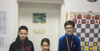 Свиленградските малки шахматисти с два медала от „Народни будители“ в Казанлък