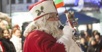 Дядо Коледа пристигна в Свиленград и запали светлините на елхата/видео/