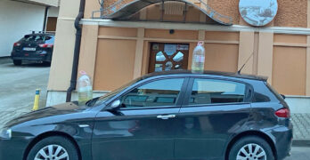 Забелязано в  Свиленград: „Войната“ с шишета  за паркоместа драстично ескалира /снимки/