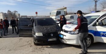 Турски полицаи стрелят по  автомобил с българска регистрация, той катастрофира в патрулка