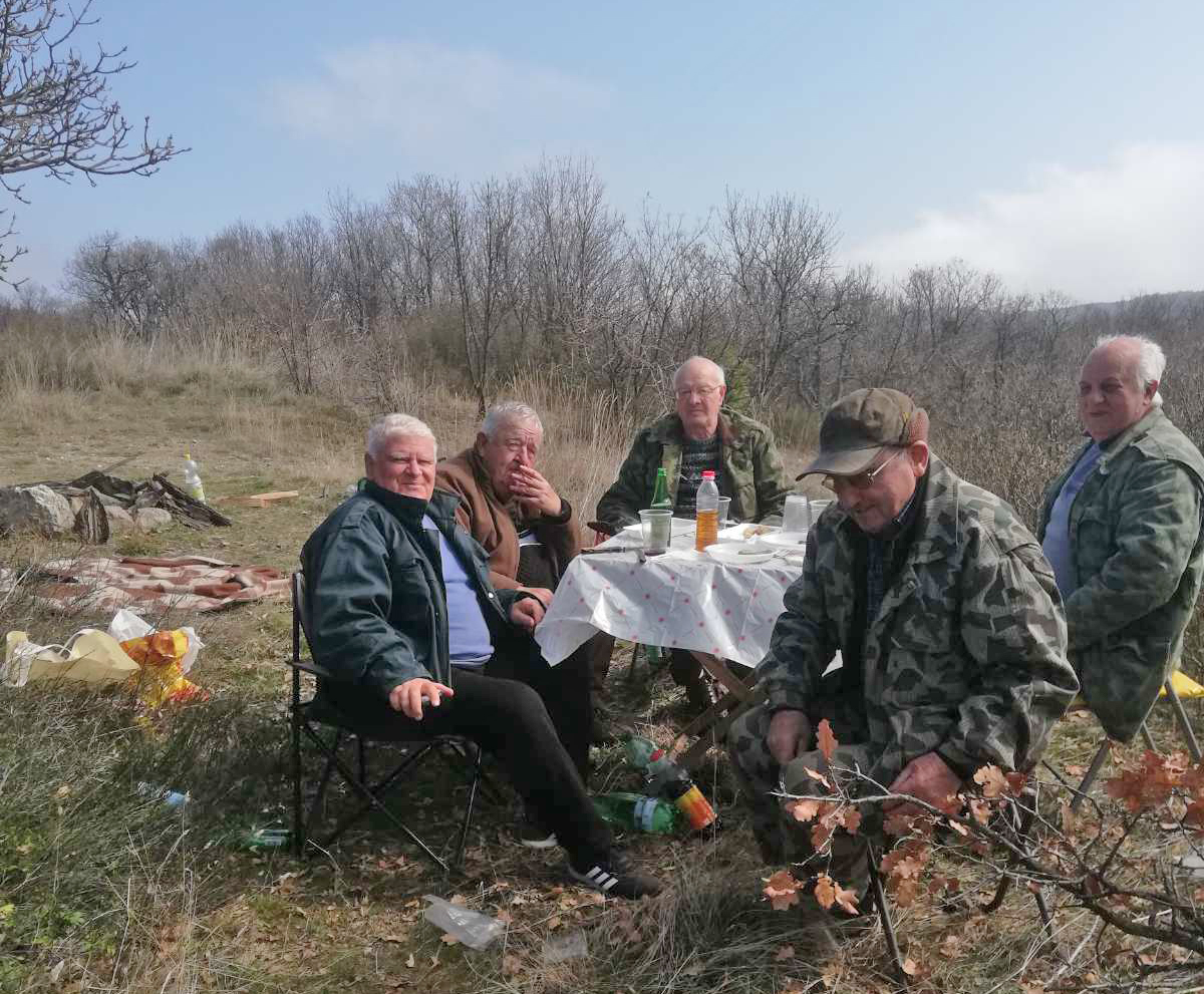 Забелязано в Свиленград: И "От тук започва България" /снимки ...