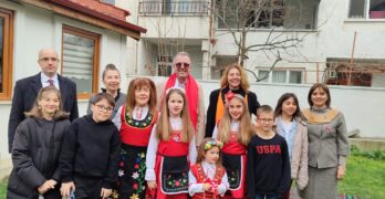 Българското начално училище „Отец Александър Чъкърък“-Одрин посрещна Баба Марта