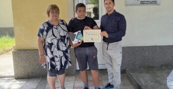 Свиленградски ученик намери портмоне с хиляди лева и го върна на собственика